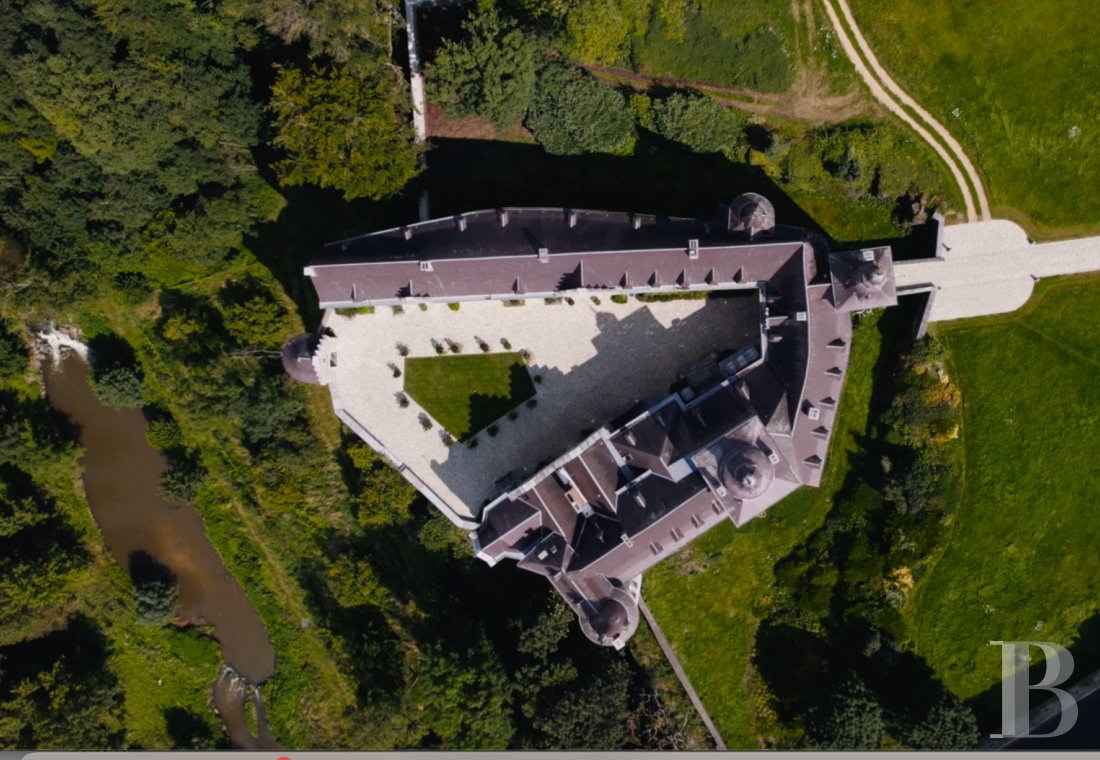 En Belgique, dans le comté de Namur au sud de Bruxelles, un château-forteresse et son domaine de cent hectares - photo  n°36
